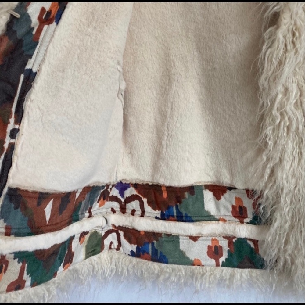 Donna Slayers’ Aztec Print Faux Suede Vest - Picture 7 of 11